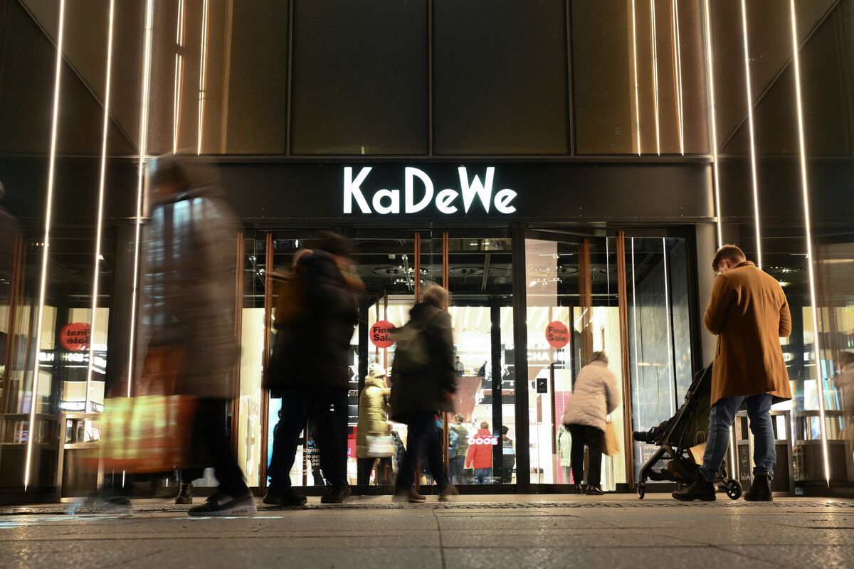 Das KaDeWe und weitere Kaufhausperlen könnten übernommen werden. Reuters