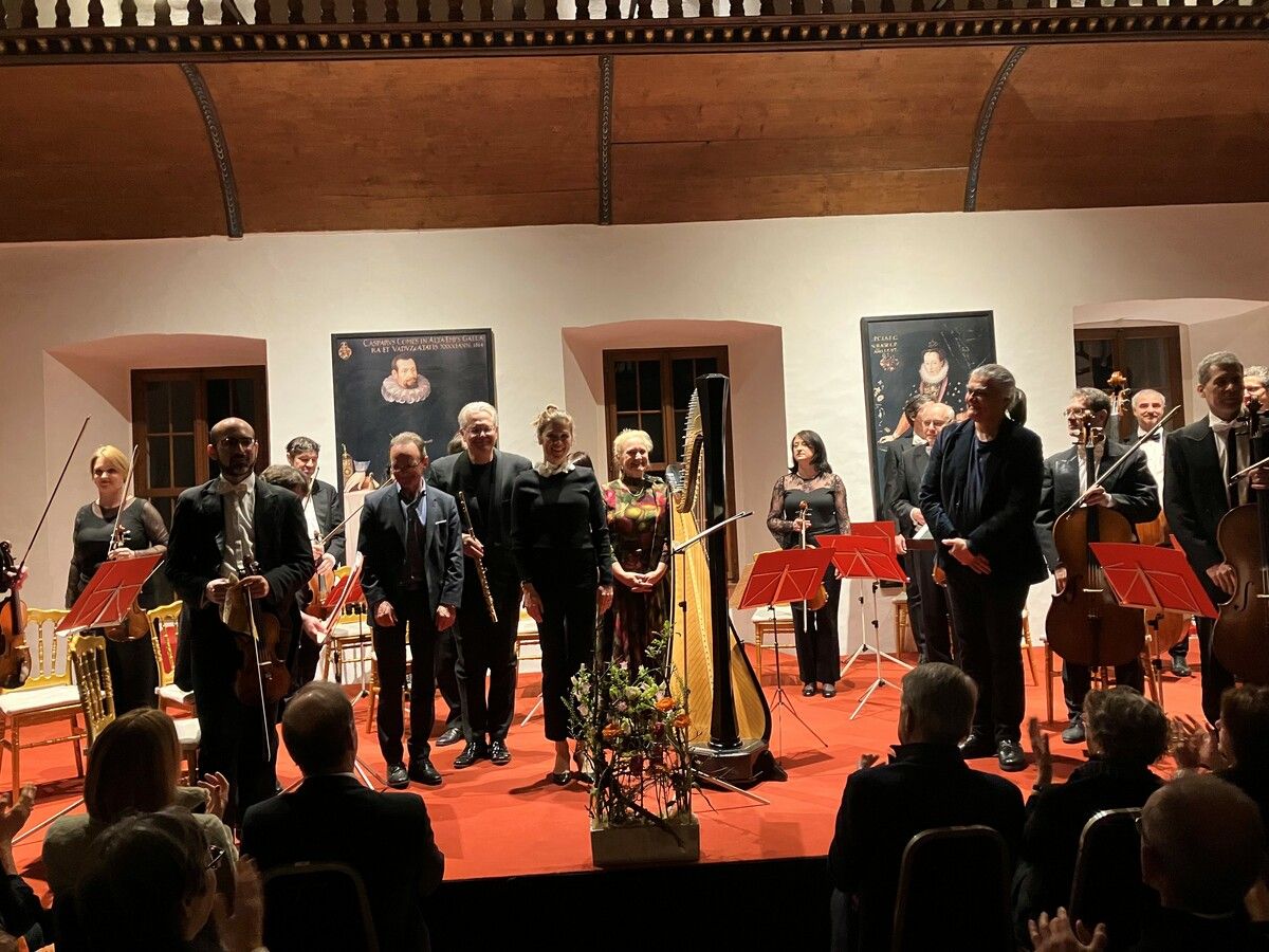 Das Kammerorchester „Arpeggione“ Hohenems unterhielt das Publikum im historischen Rittersaal mit einem facettenreichen Programm.