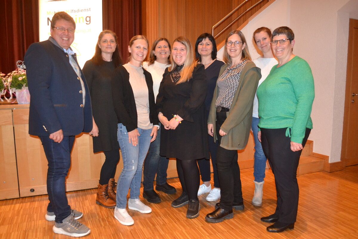 Das Pflegeteam mit Pflegeleiterin Claudia Tiefenthaler und Obmann Frank Stecher. EM