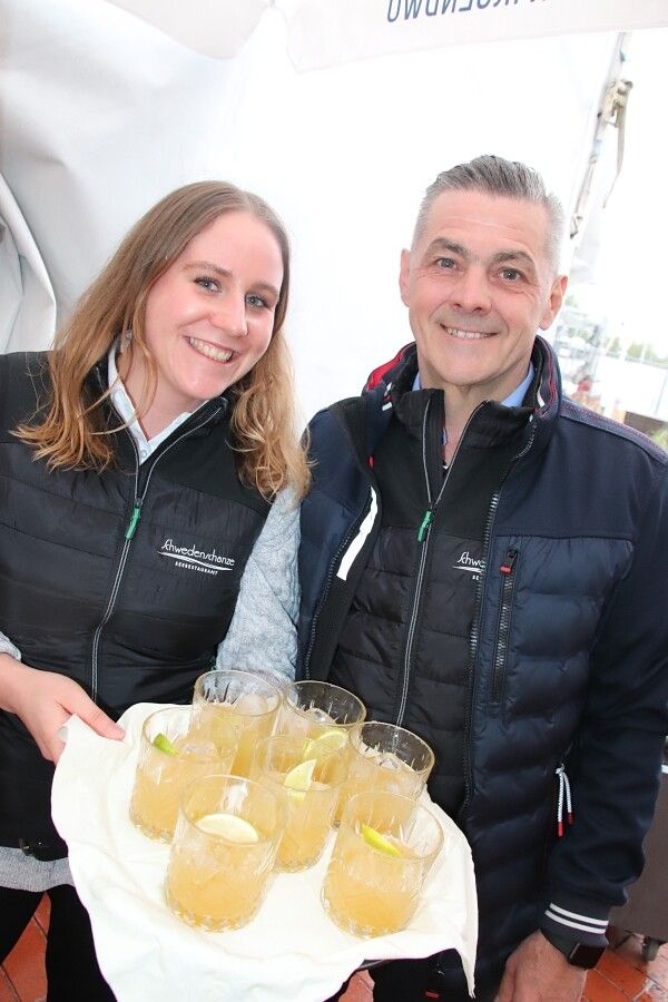 Das Service-Team rund um Anna und Mike servierten allerlei kubanische Köstlichkeiten. nam (2)