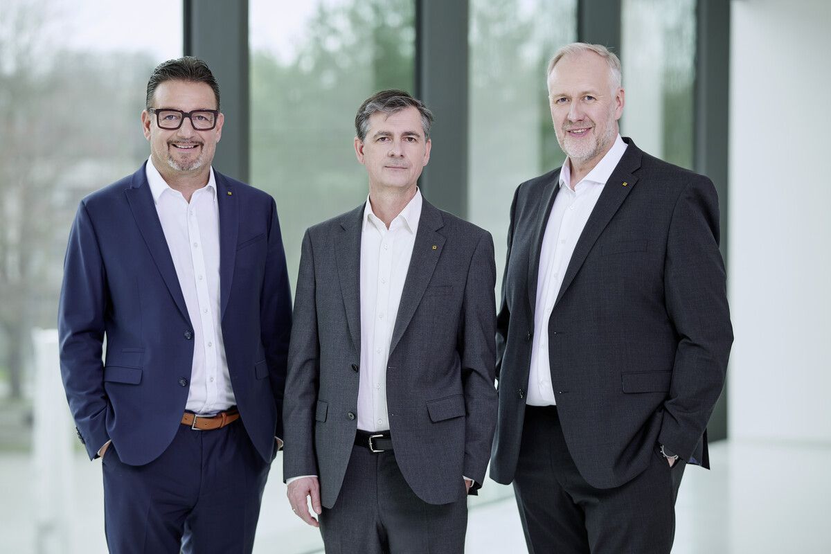 Das Vorstandstrio der Raiffeisen Landesbank Vorarlberg: Manfred Miglar, Michael Alge und Thomas Nussbaumer. rlb