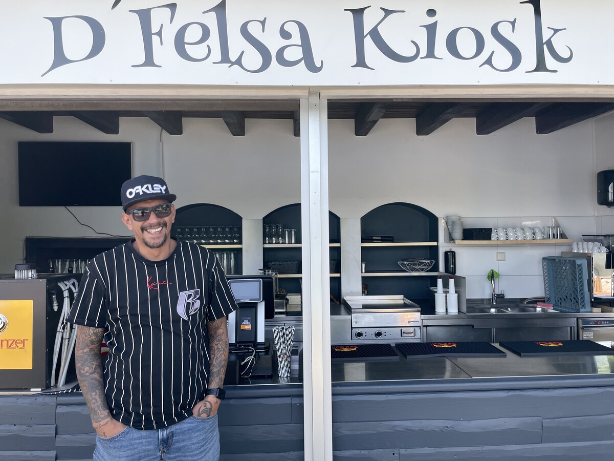 Der Götzner Mike Fröhle bringt mit seinem Team Schwung in den beliebten Kiosk. VN/Linher