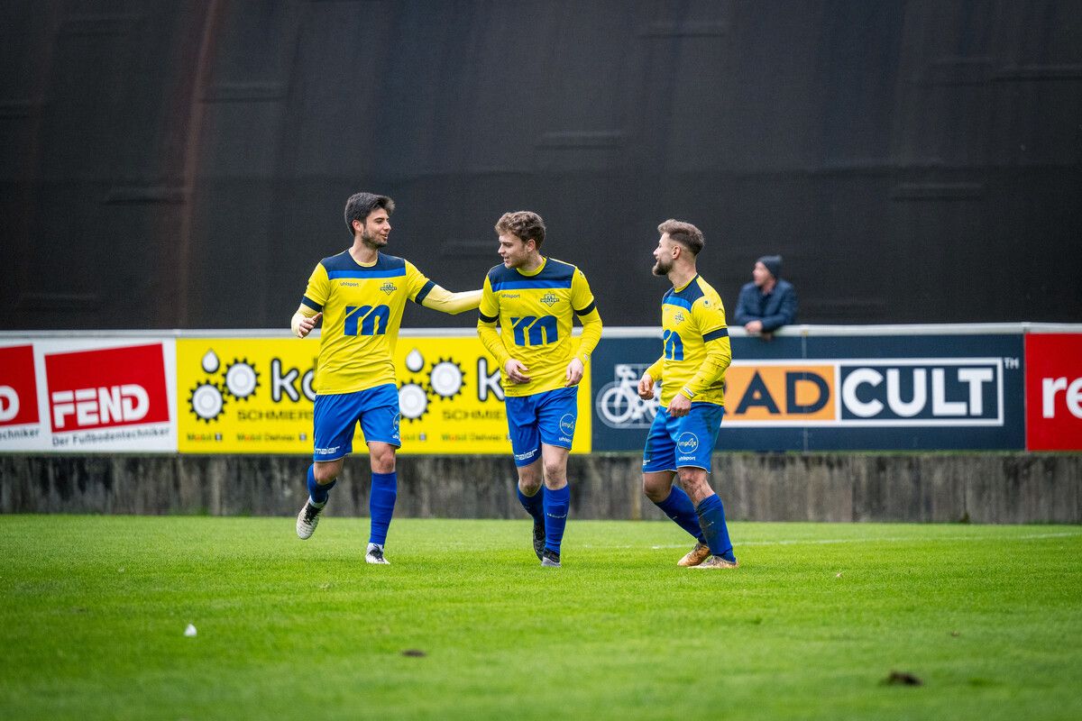 DEr FC Wolfurt muss in Röthis unbedingt jubeln.rhomberg