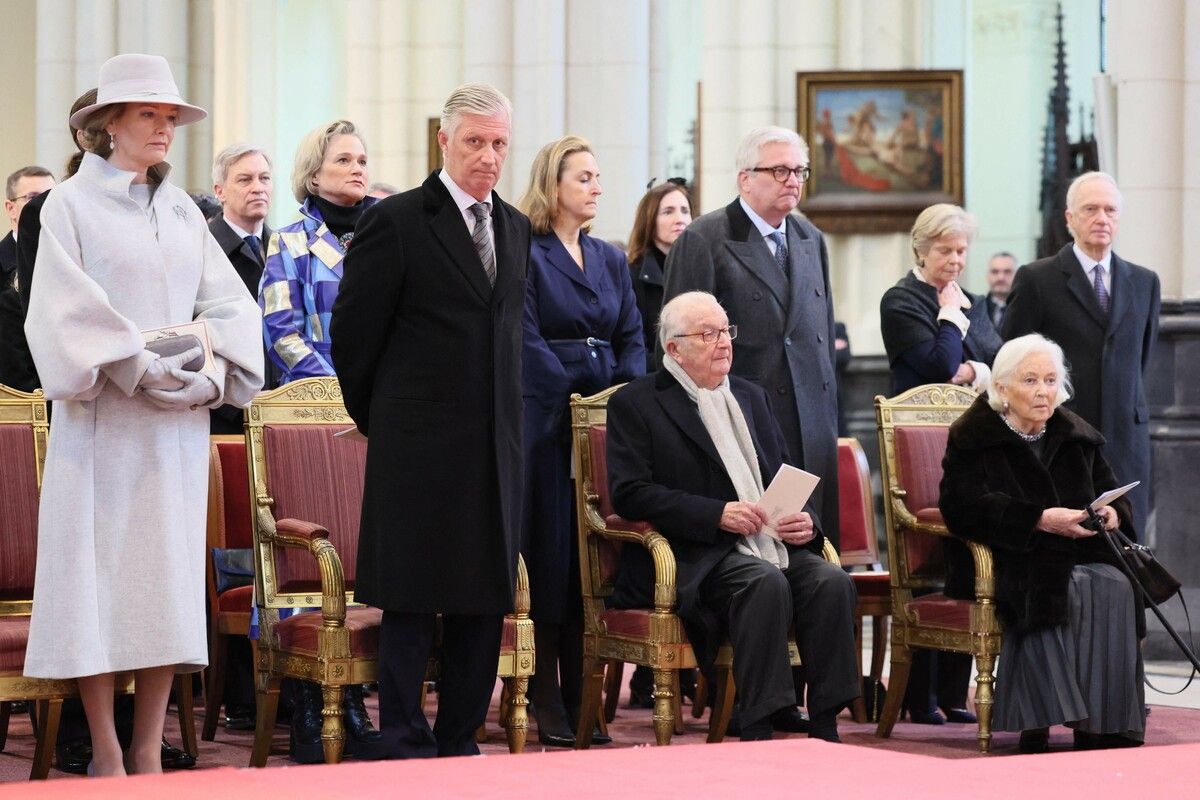 Die belgischen Royals mit Königin Mathilde und König Philippe, Alt-König Albert und Paola bei der Messe Ende Februar. APA/AFP/BELGA/BENOIT DOPPAGNE
