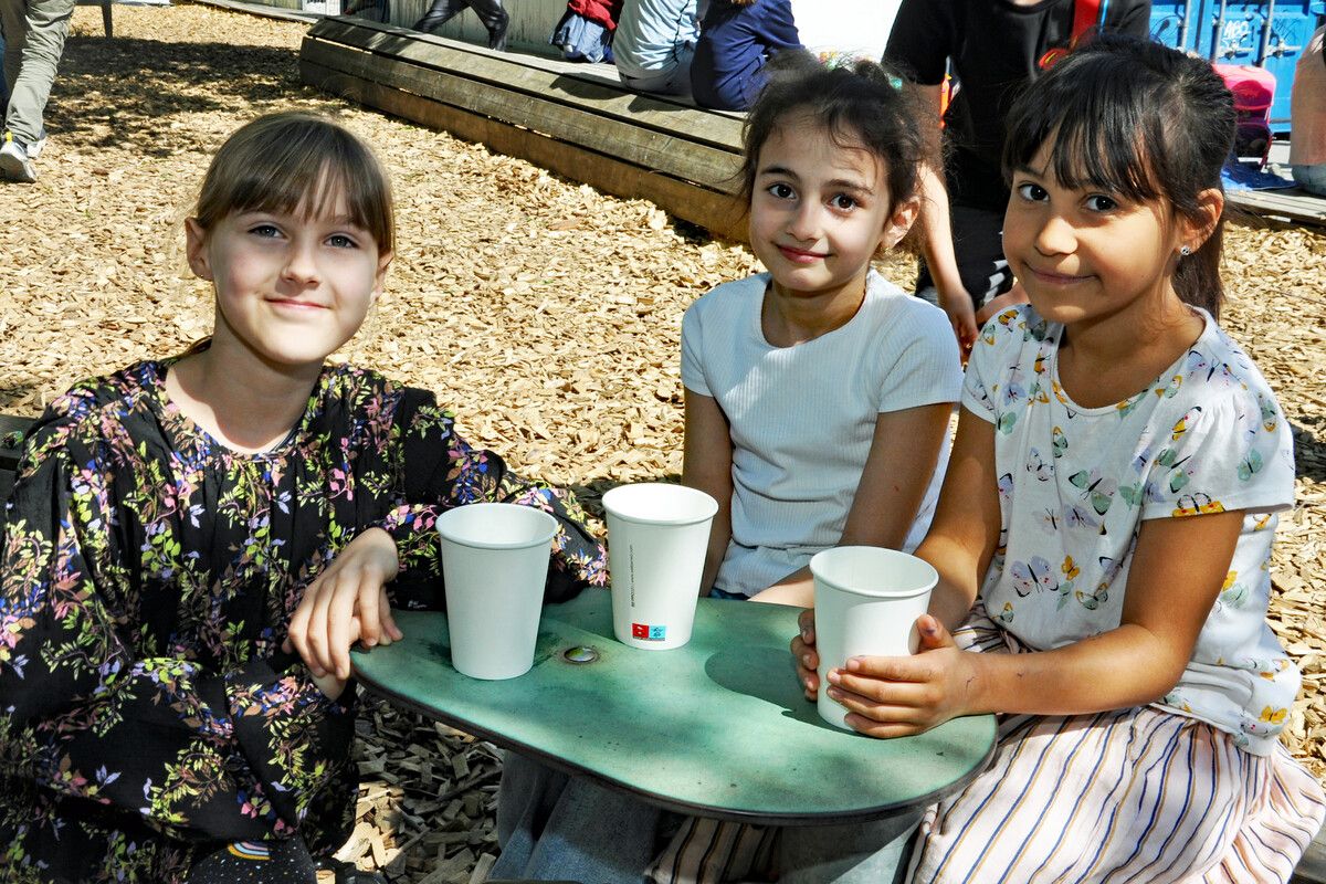 Die drei Mädels genossen ihr „Kaffeekränzchen“. lcf (2)