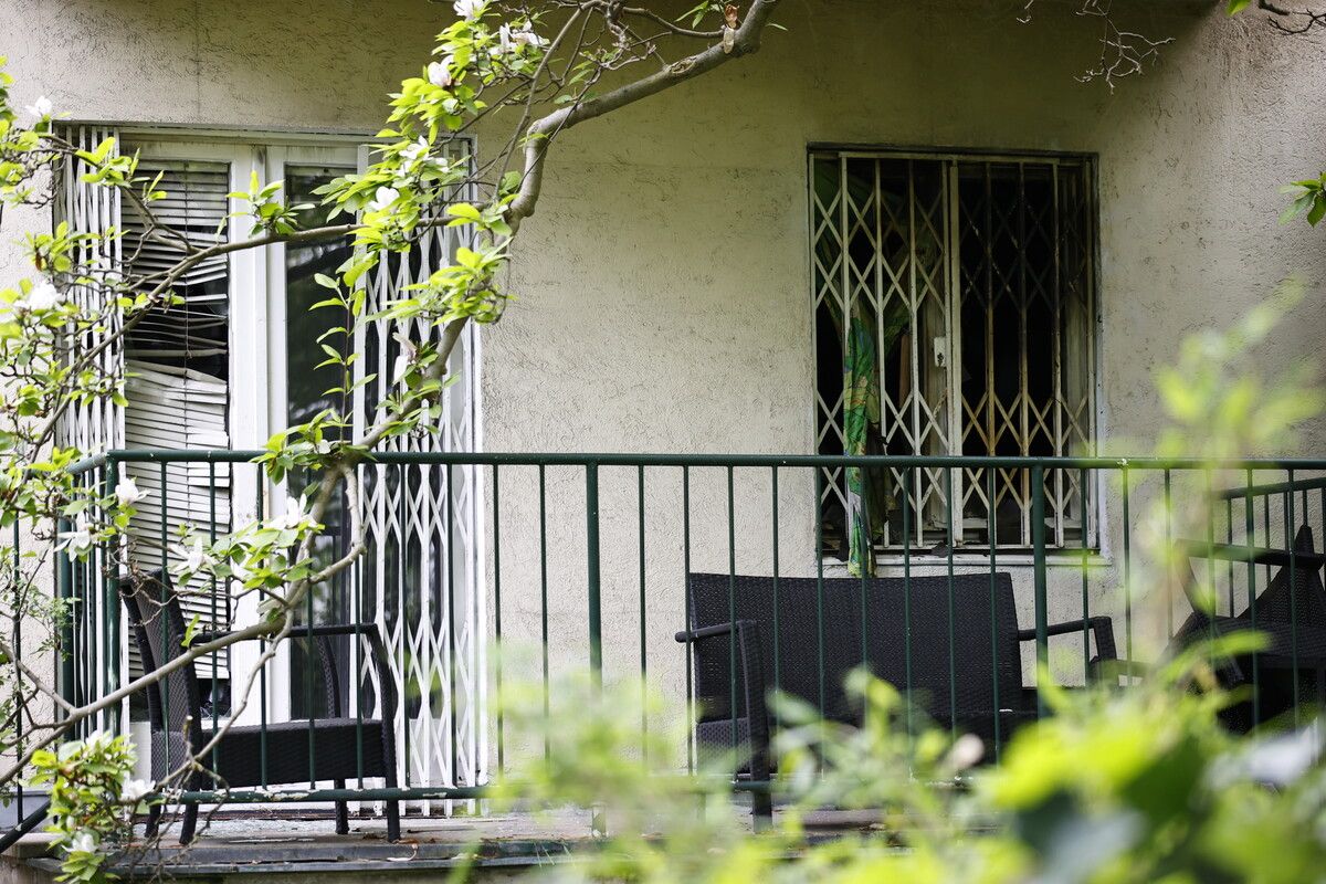 Die Einsatzkräfte öffneten die Wohnung des Mannes und löschten das Feuer. APA