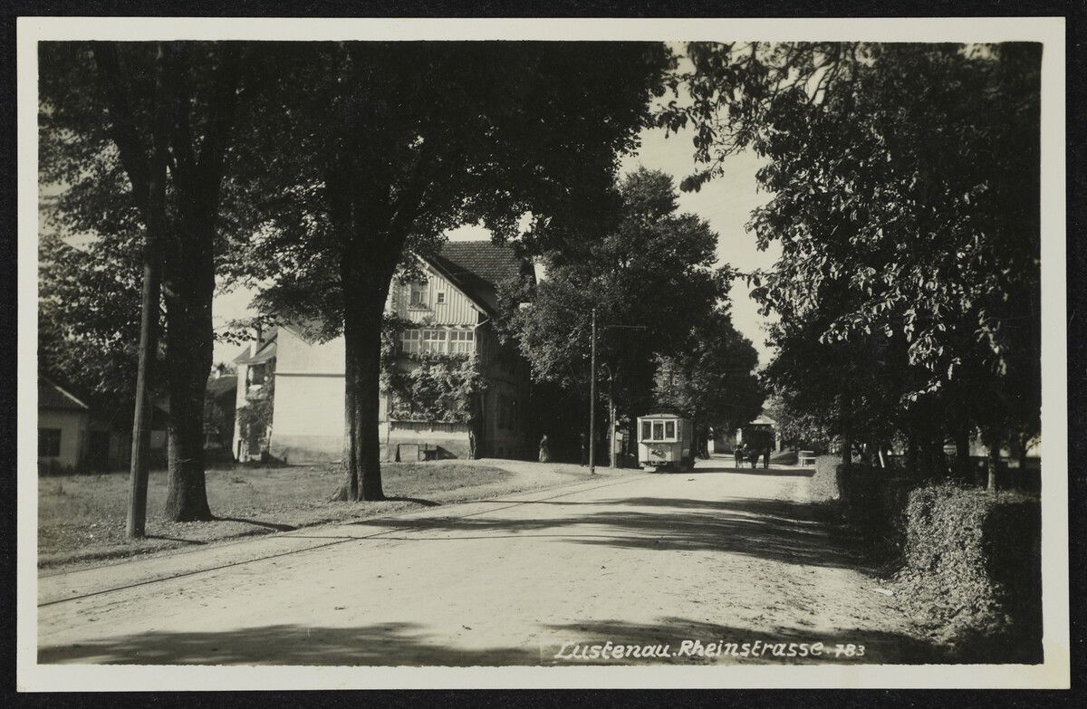 Die Lustenauer Rheinstraße mit der Straßenbahn EBDL.