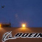 Boeing-Triebwerk ­verliert ­Verkleidung
