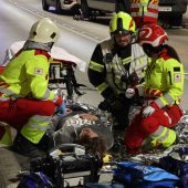 Geübte Katastrophe im Autobahntunnel