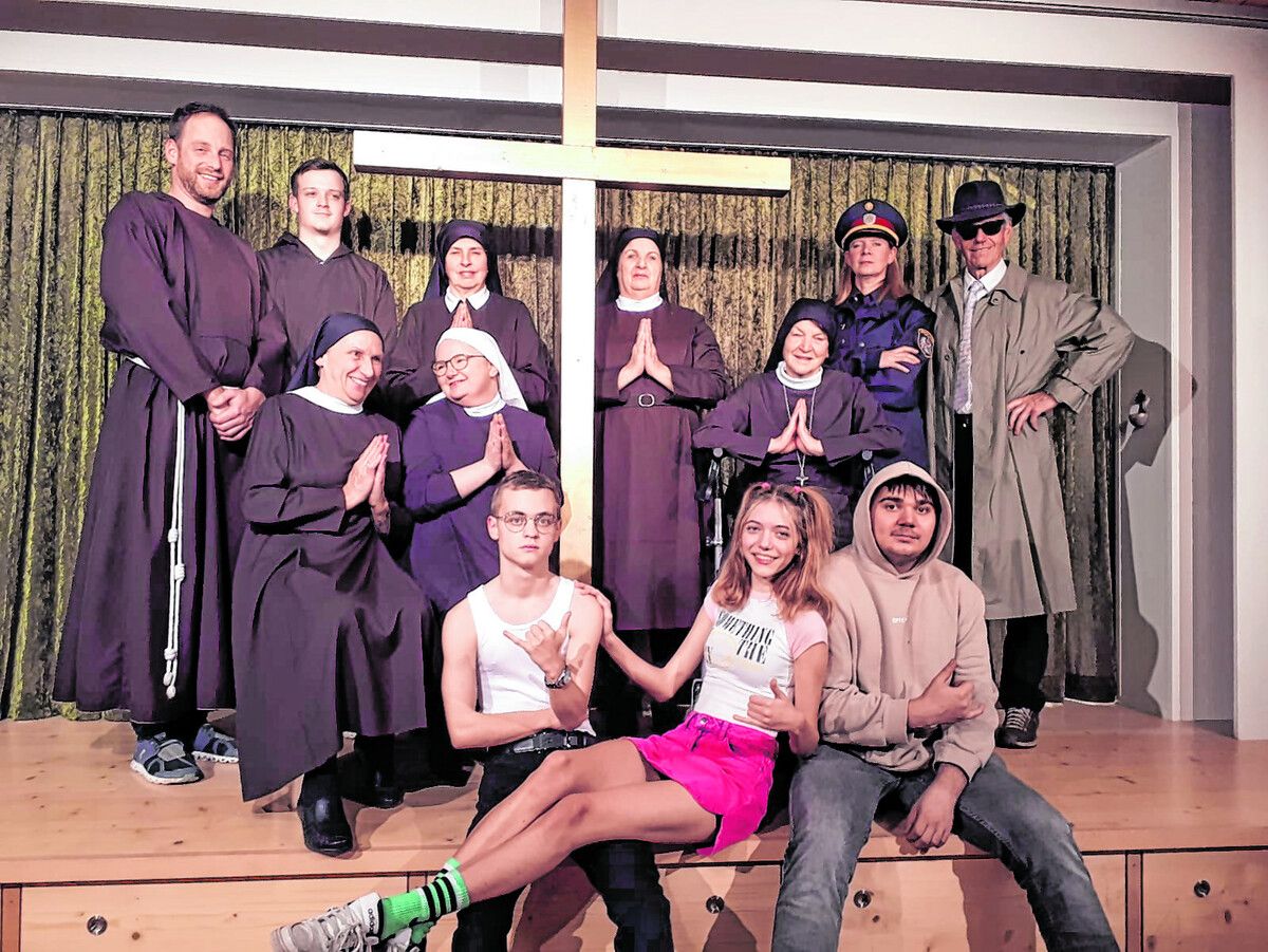Die Spielgruppe Latschau lädt am Samstag, 6. April, zur Komödie „Schwester Petronellas Klostergeist“.STL