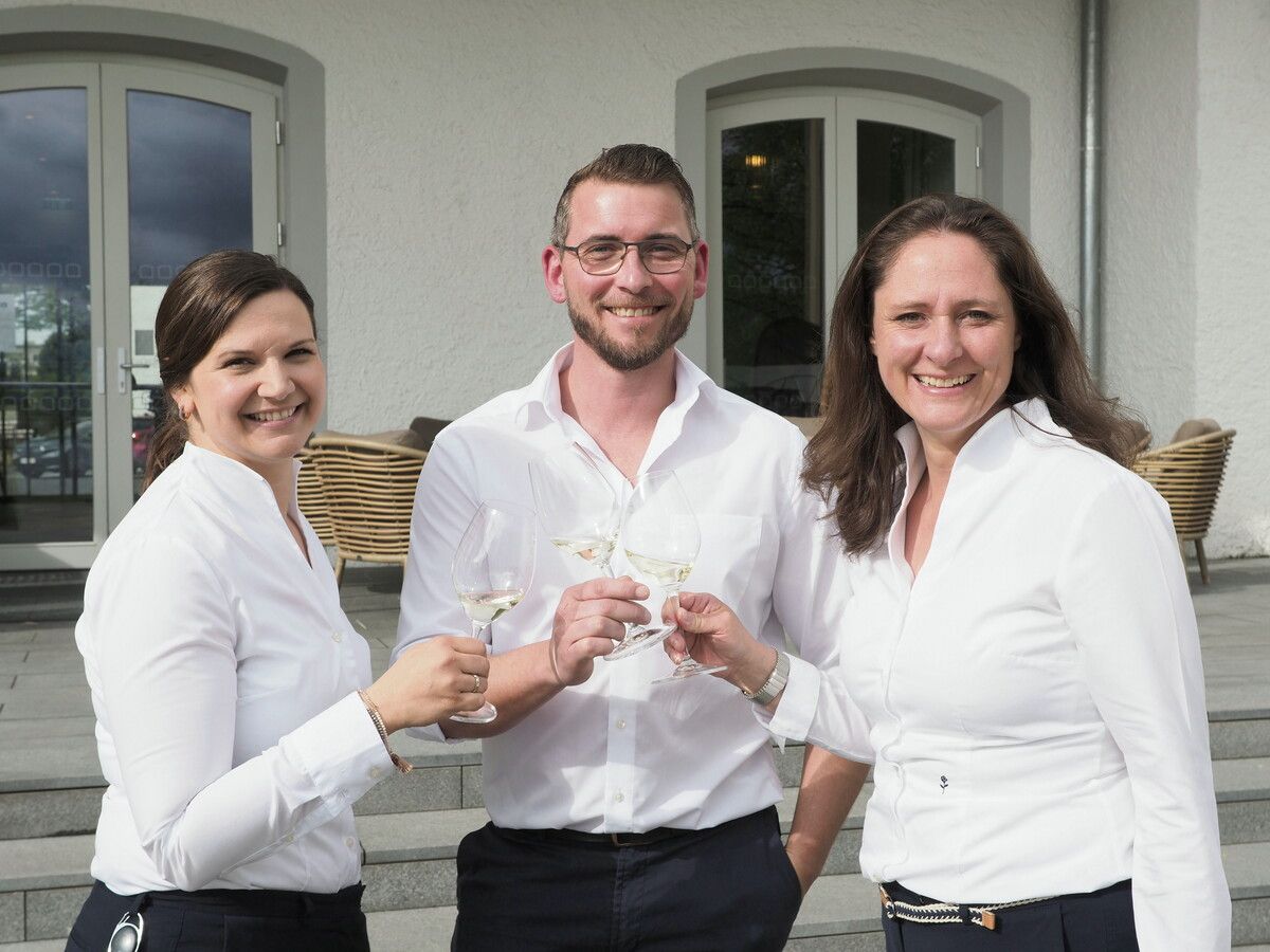 Die Teamleiter Corina Gomm, Tobias Schmidt und Yvonne Klemm (Seehotel am Kaiserstrand).