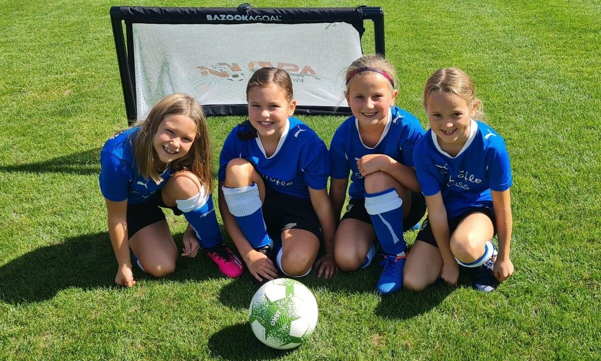 Die U10- und U16-Mädchenmannschaften des FC Klostertal heißen neue Spielerinnen willkommen. FC KLostertal