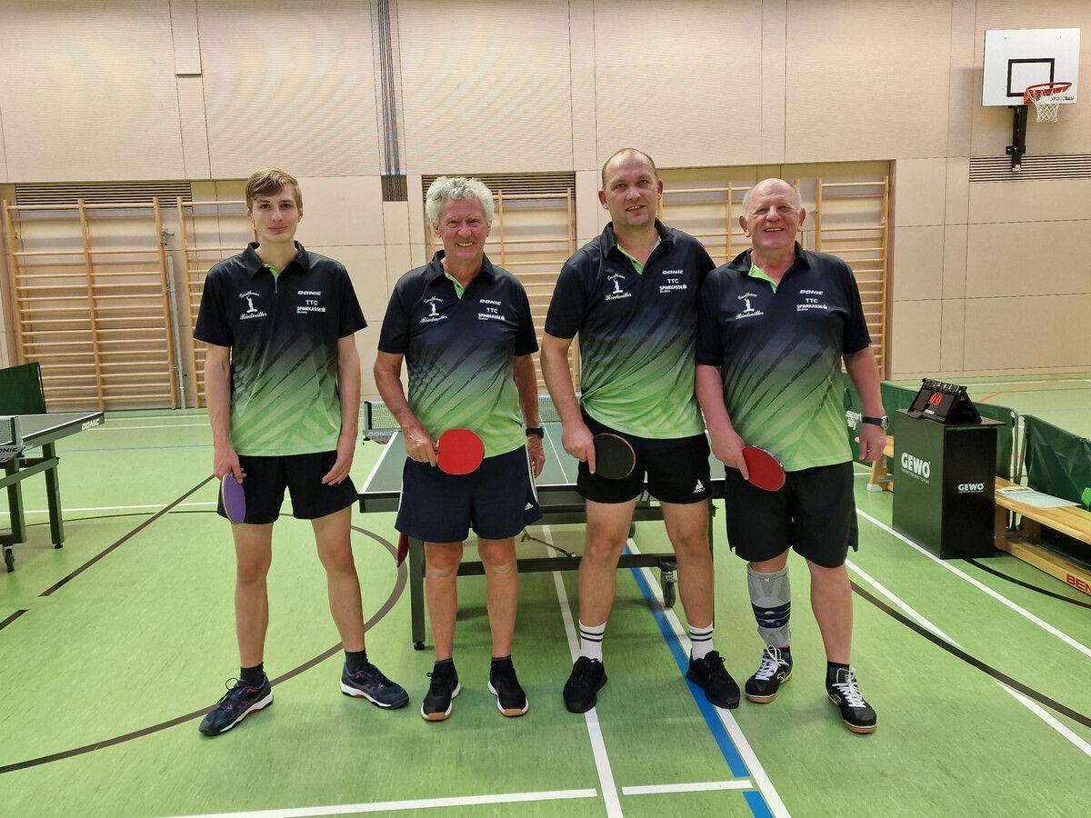 Die vierte Mannschaft feierte einen triumphalen 10:0-Sieg über Altach 5, ohne einen einzigen Satz abzugeben.TTC sparkasse bludenz