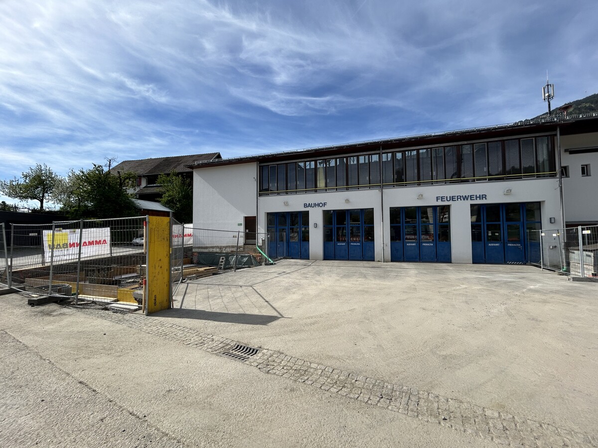 Die Vorfreude auf die Modernisierung der Feuerwehrinfrastruktur in Schnifis ist groß. „Meine Kameradinnen, Kameraden und ich freuen uns darauf, unseren Aufgaben auch weiterhin effektiv und sicher nachgehen zu können“, betont Feuerwehrkommandant Thomas Jenni. vn-sah (3)