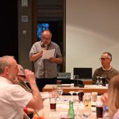 Menschen in vertrautem Umfeld betreuen