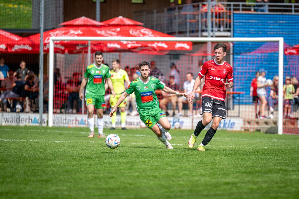 Dominique Chiste (l.) und Marcel Steurer im Kampf um den Ball.Rhomberg (3)