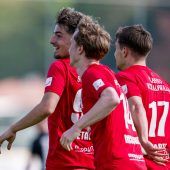Furiose Rothosen drehen 0:2-Rückstand