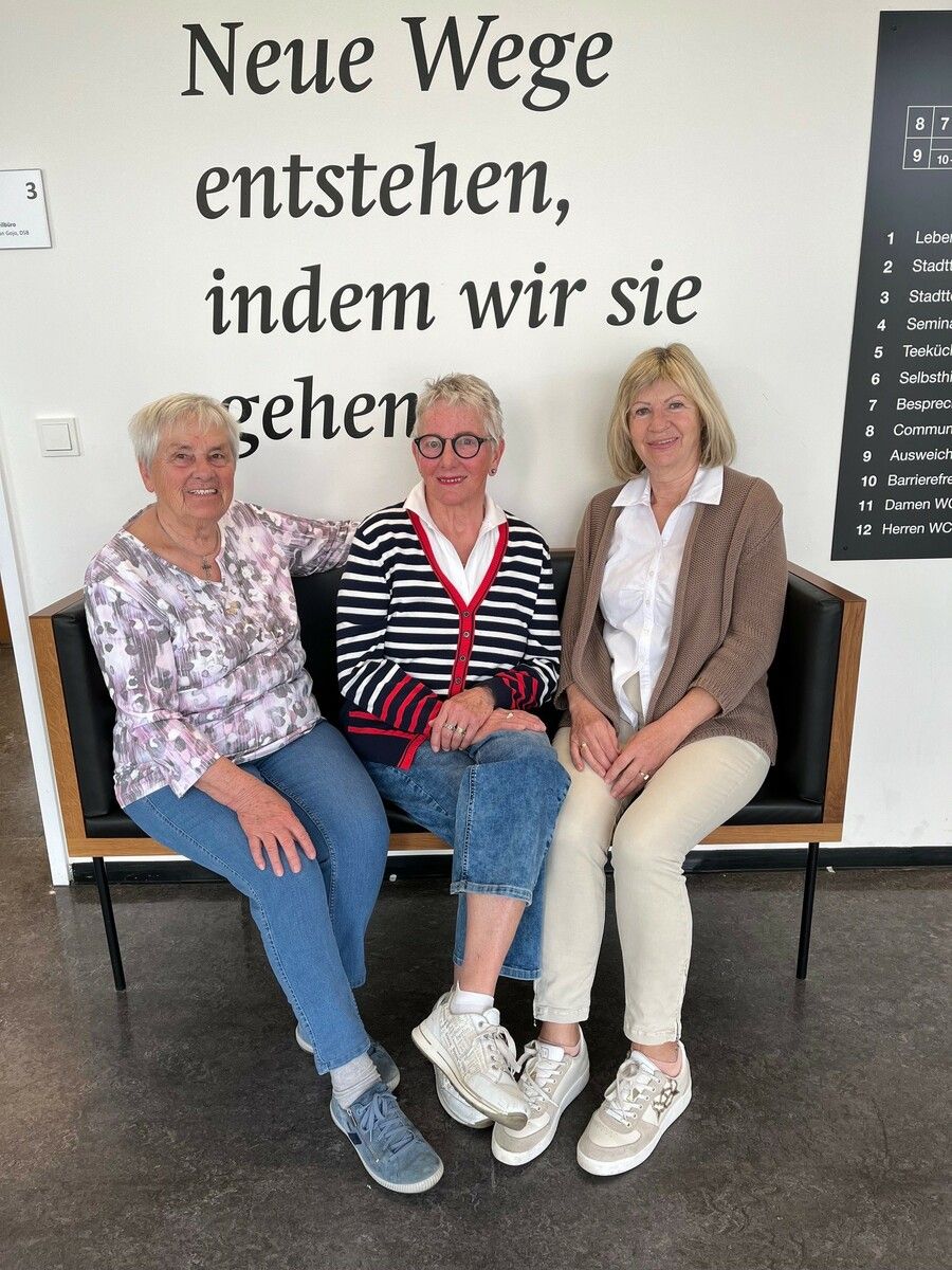 Drei beherzte Kämpferinnen in Sachen Osteoporose (v. l.): Hedwig Fink, Christine Oberforcher und Marianne Pfeifer. Sie wollen neue Wege gehen und dabei möglichst viele Betroffene mitnehmen.VN/mm