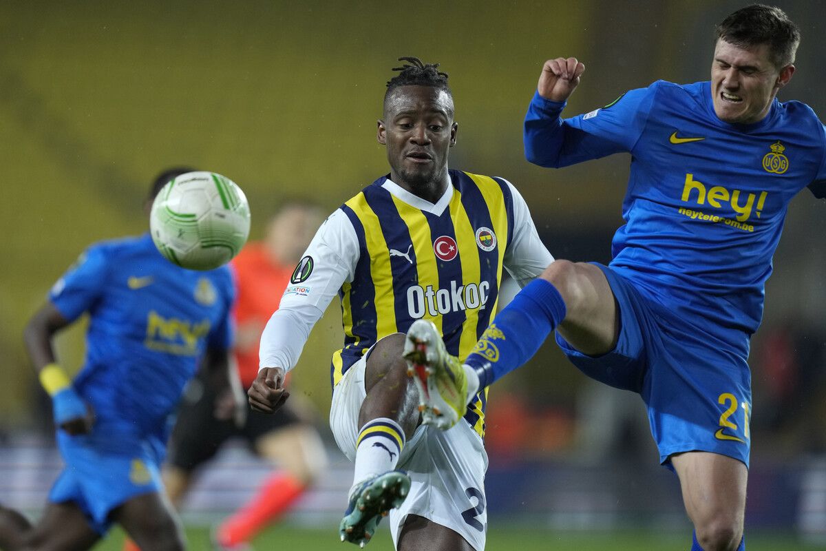 Ex-Dortmund-Angreifer Michy Batshuayi spielt bei Fenerbahce.Apa