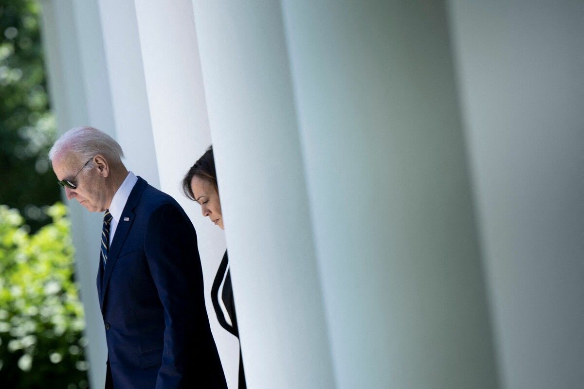 Fiele Joe Biden (l.) als Präsidentschaftskandidat aus, würde dessen Vize Kamala Harris (r.) als Nachrückerin gelten.AFP