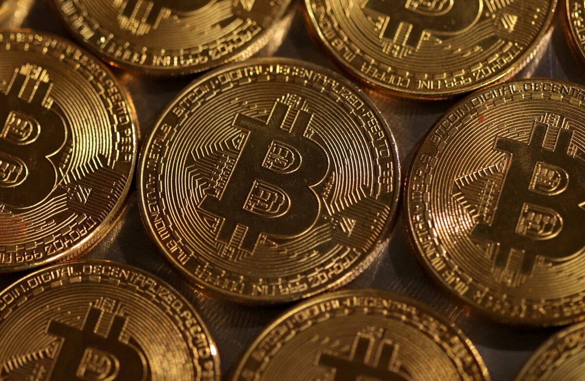 Beim „Halving“ halbiert sich die Belohnung fürs „Schürfen“ neuer Bitcoins, die „Miner“ für ihre Rechenleistung erhalten. reuters