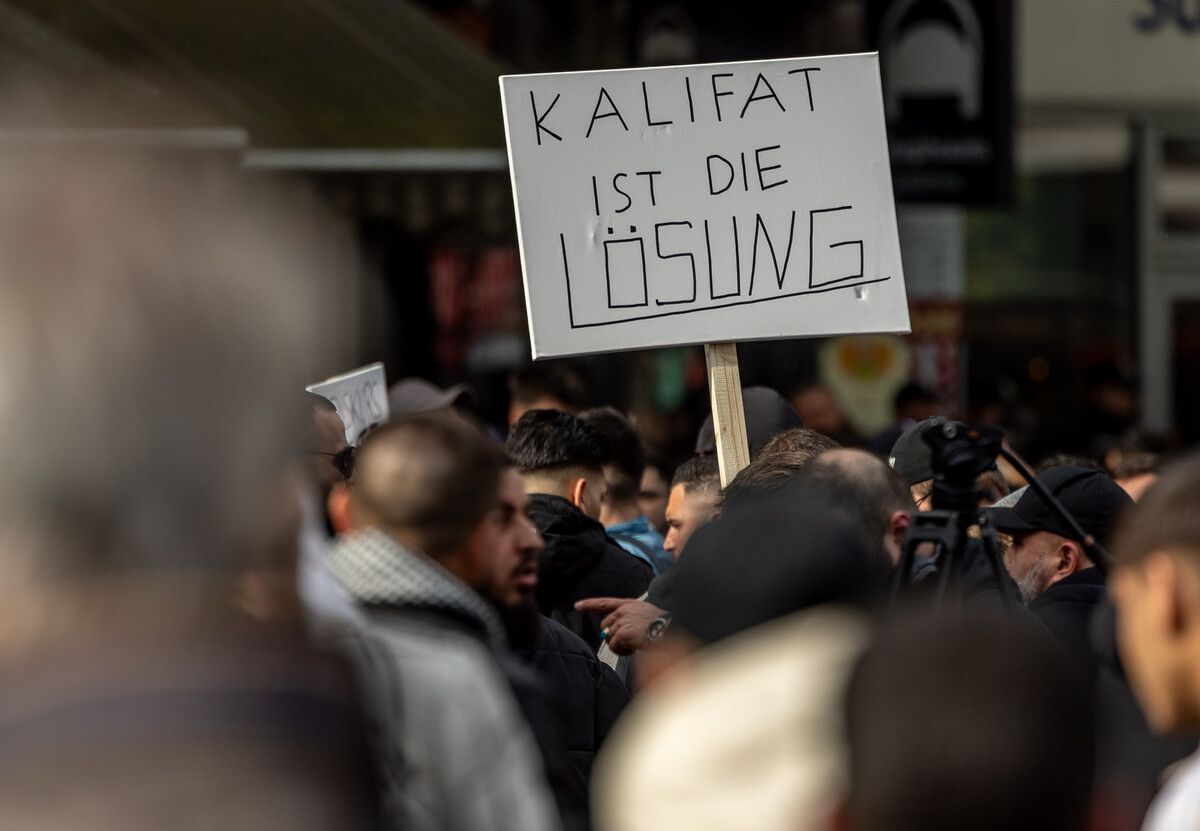 Die erste Kundgebung sorgte für Empörung. APA