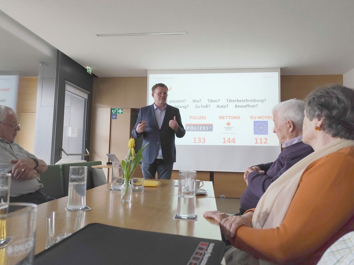 Gert Gröchenig bei seinem informativen Vortrag. 50Plus Koblach