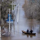 Massenevakuierungen nach Überschwemmungen in Russland
