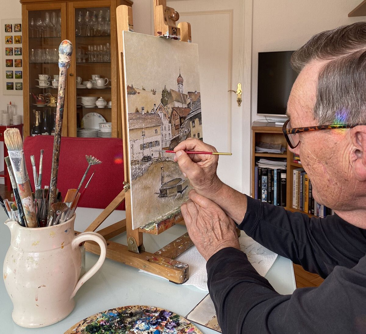 Horst Pritz (82) stellt ab Freitag im Haus Habakuk seine Tier-, Landschafts- und Porträtmalerei aus. marion hofer