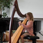 Musikinstrumente einmal ausprobieren