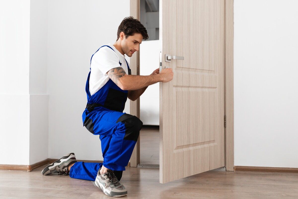 Handwerker-Leistungen werden vom Staat mit 20 Prozent der Arbeitskosten gefördert.Shutterstock