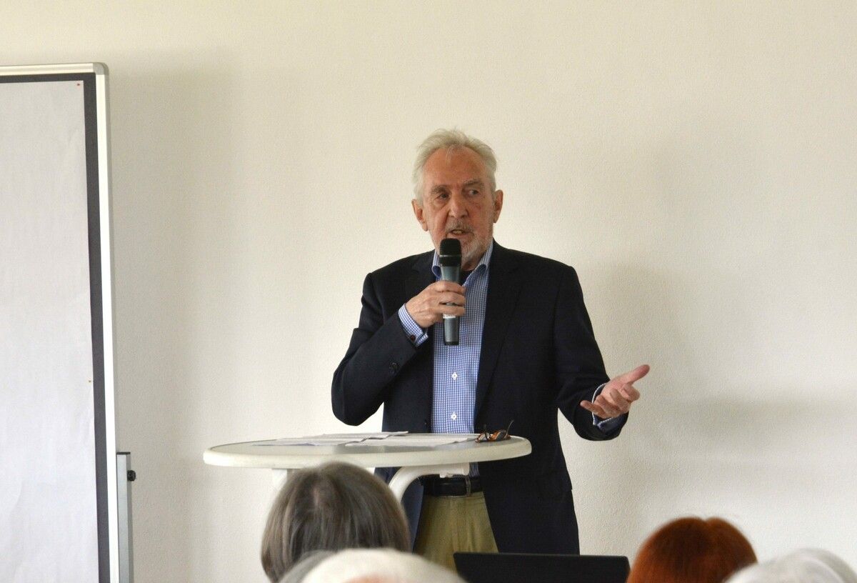 Ludwig Hasler informierte die Besucher über das Älterwerden. privat