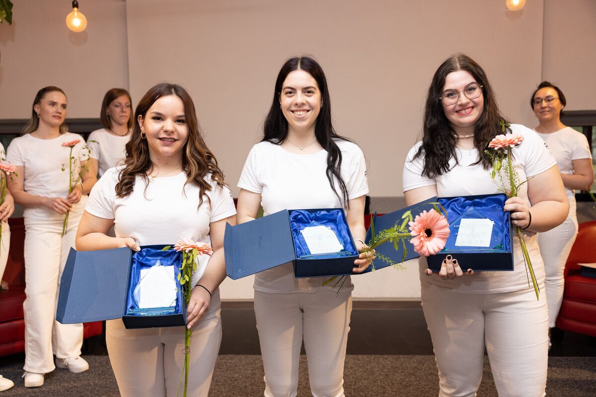 Make-up Beim Landeslehrlingswettbewerb gibt es auch die Kategorie „Fantasie Make-up“. Celina Loretz (Institut für Dermakosmetik Claudia Preite) sicherte sich in dieser Kategorie den ersten Platz vor Emily Lampert (Frick Bad Reuthe) und Amrei Schwarzhans (Fußenegger Annette Sylvia Kosmetik Eva).