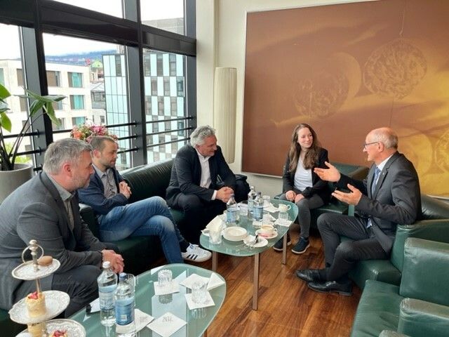 Marco Witting (TT), Matthias Krapf (TT), Hubert Patterer (Kleine Zeitung), Isabel Russ (Vorarlberger Nachrichten) und Landeshauptmann Anton Mattle. Muigg