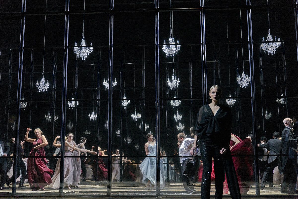 Martin Kušejs „Der Menschenfeind“ ist eine anregende Interpretation des klassischen Textes von Molière. Matthias Horn