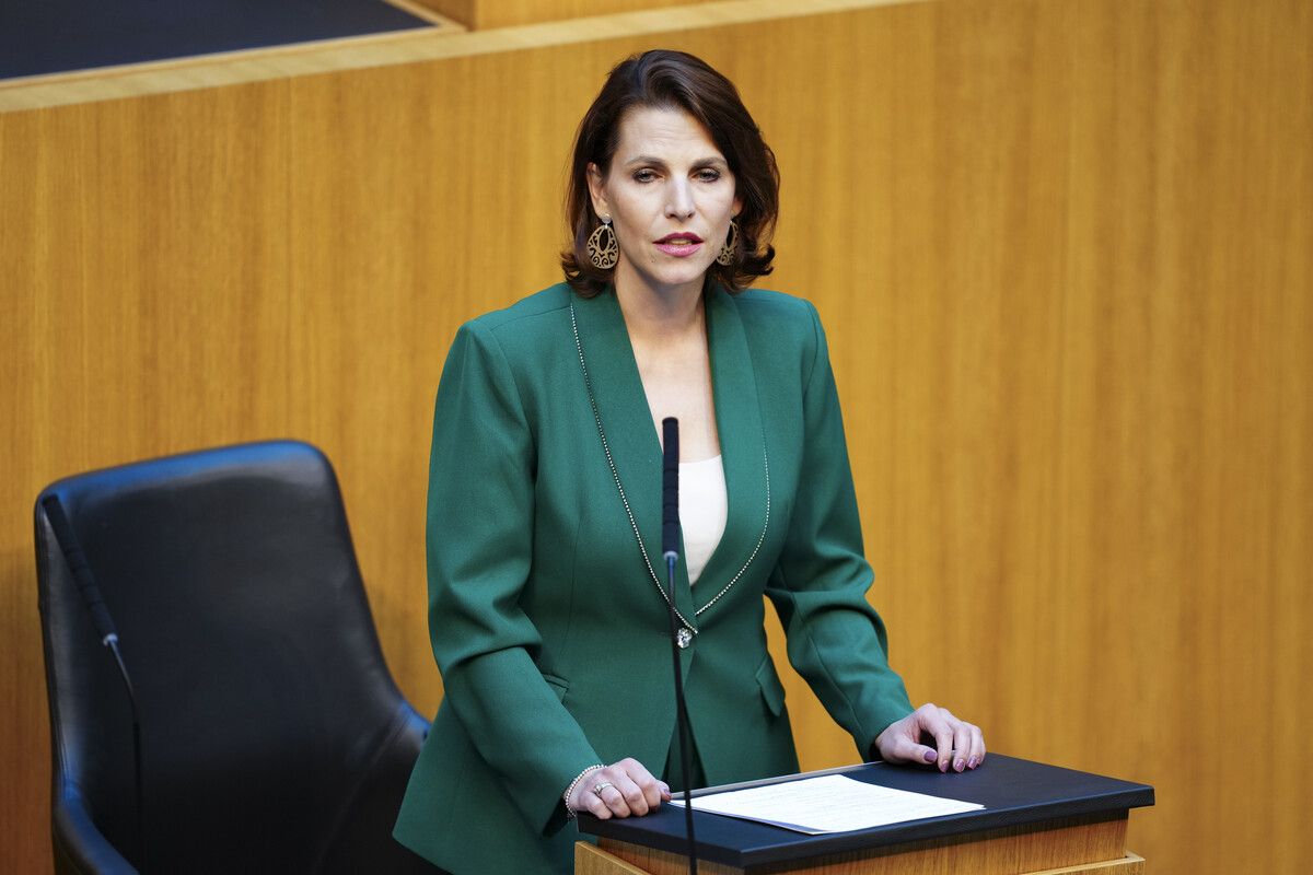 Ministerin Karoline Edtstadler rückt von der ÖVP-Forderung ab. apa/manhart