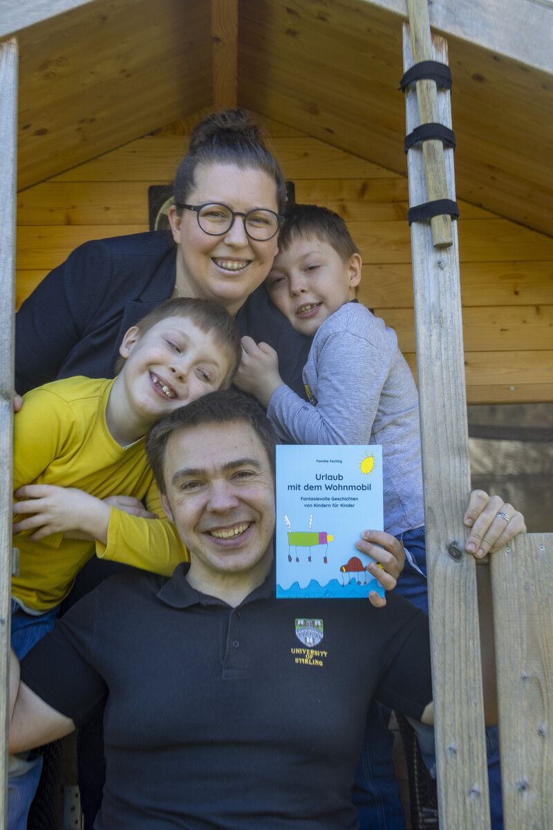 Mit dem Erlös des Buchverkaufs will sich die Lochauer Familie ein Wohnmobil für den Urlaub leihen.