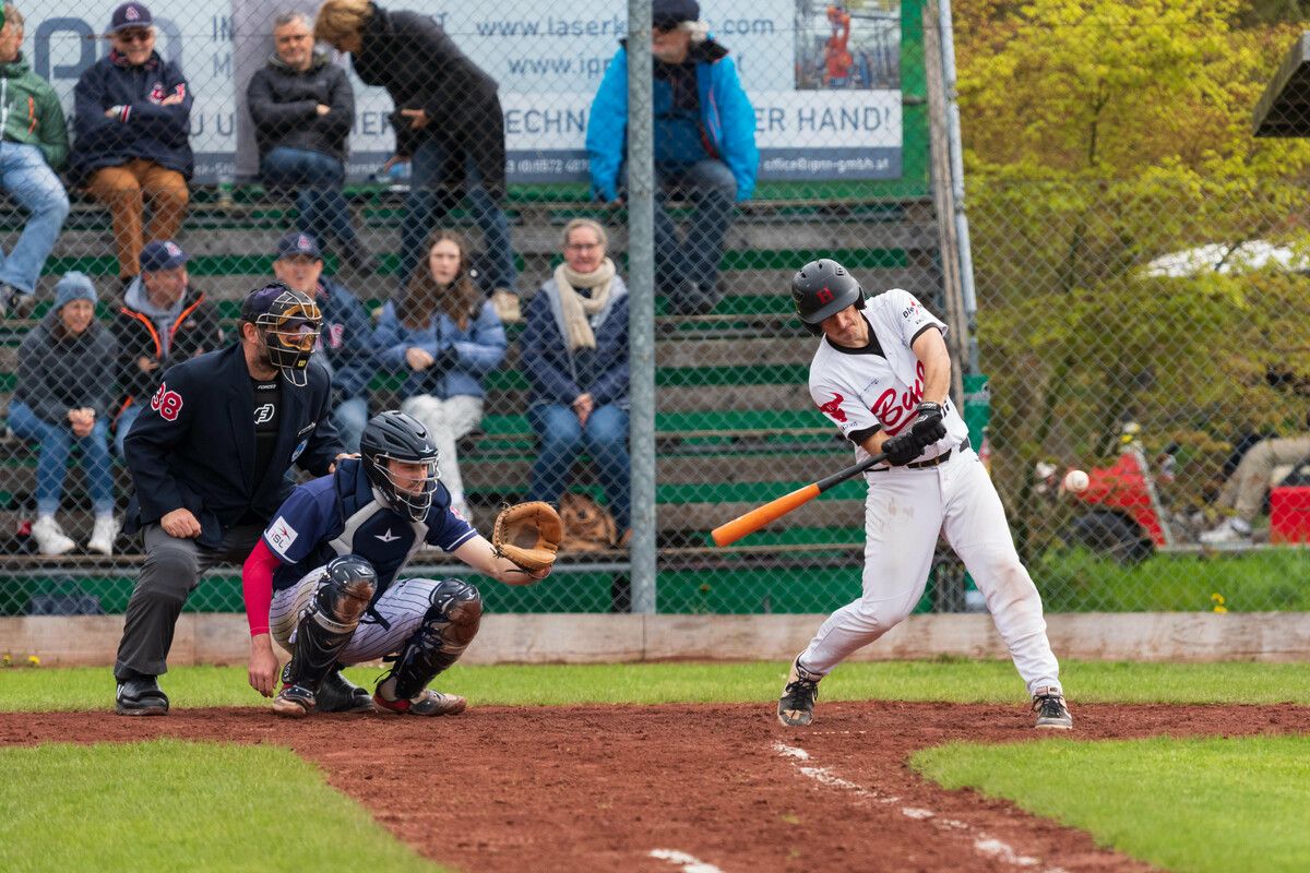 Mit dem First Pitch im Derby zwischen den Hard Bulls und den Dornbirn Indians starten die beiden Ländle-Clubs heute ab 13 Uhr in die Baseball-Bundesliga. VN/STiplovsek