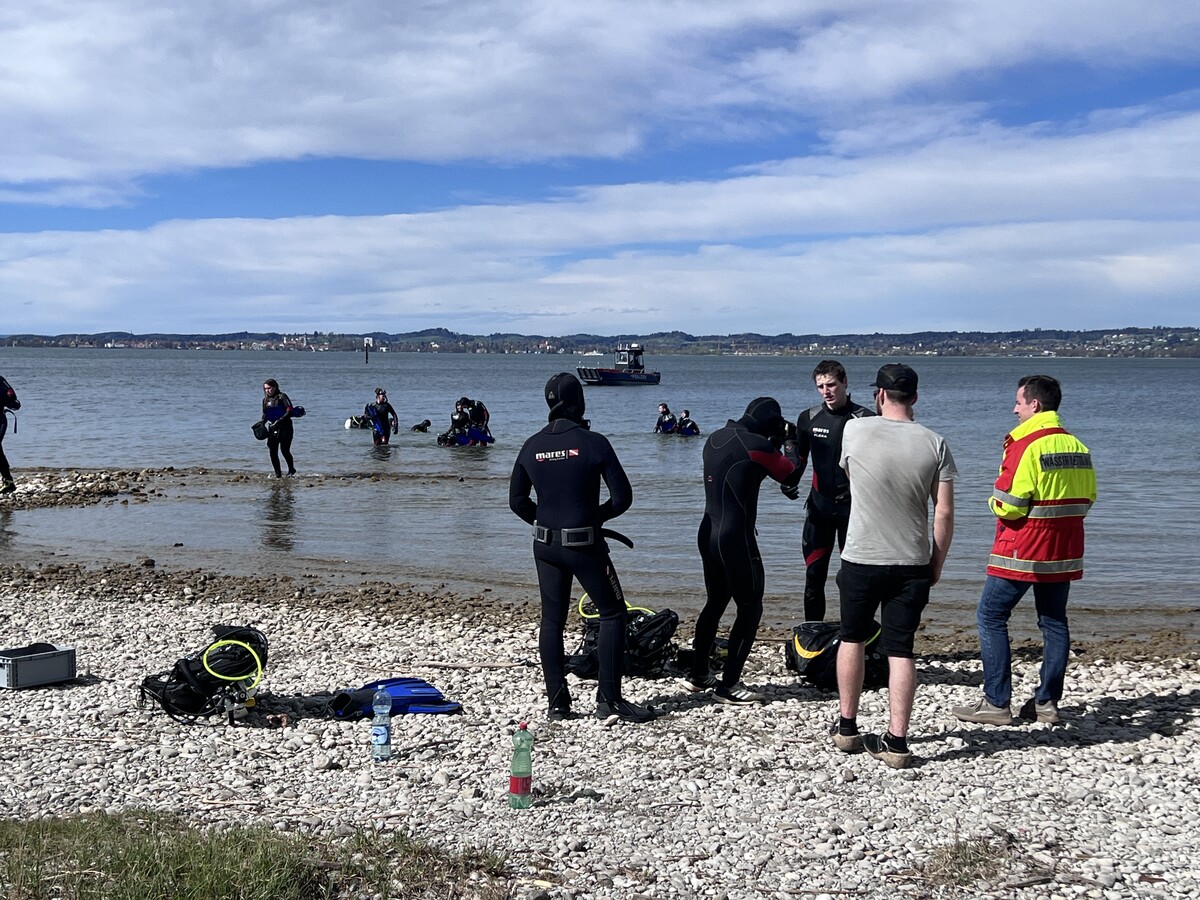 Mit Tauchern und Booten wurde nach der Person gesucht. VOL/Vlach