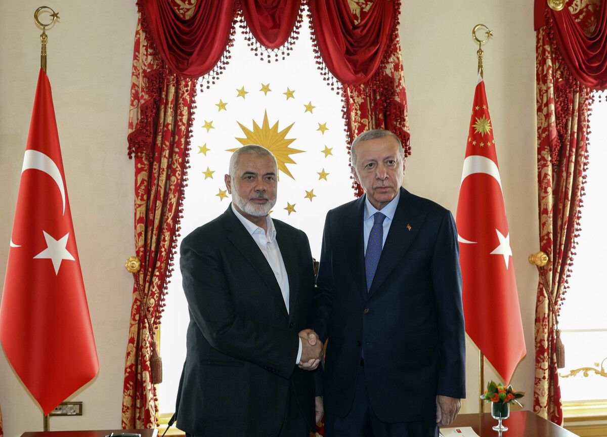 Präsident Recep Erdogan (r.) im Gespräch mit Ismail Haniyeh. AP