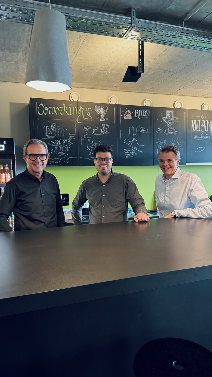 Prisma-Vorstand Bernhard Ölz, Julian Trampitsch, Leiter Nachhaltigkeitssysteme, und Prokurist Alexander Frischmann (v. l.). STADT DORNBIRN