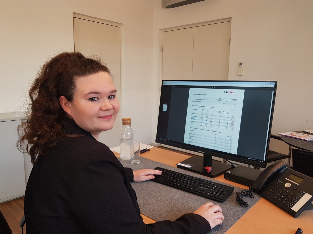 Rechtsanwaltsanwärterin Sabine Baldauf greift gerne auf Informationen des Kreditschutzverbandes KSV1870 zurück. ec