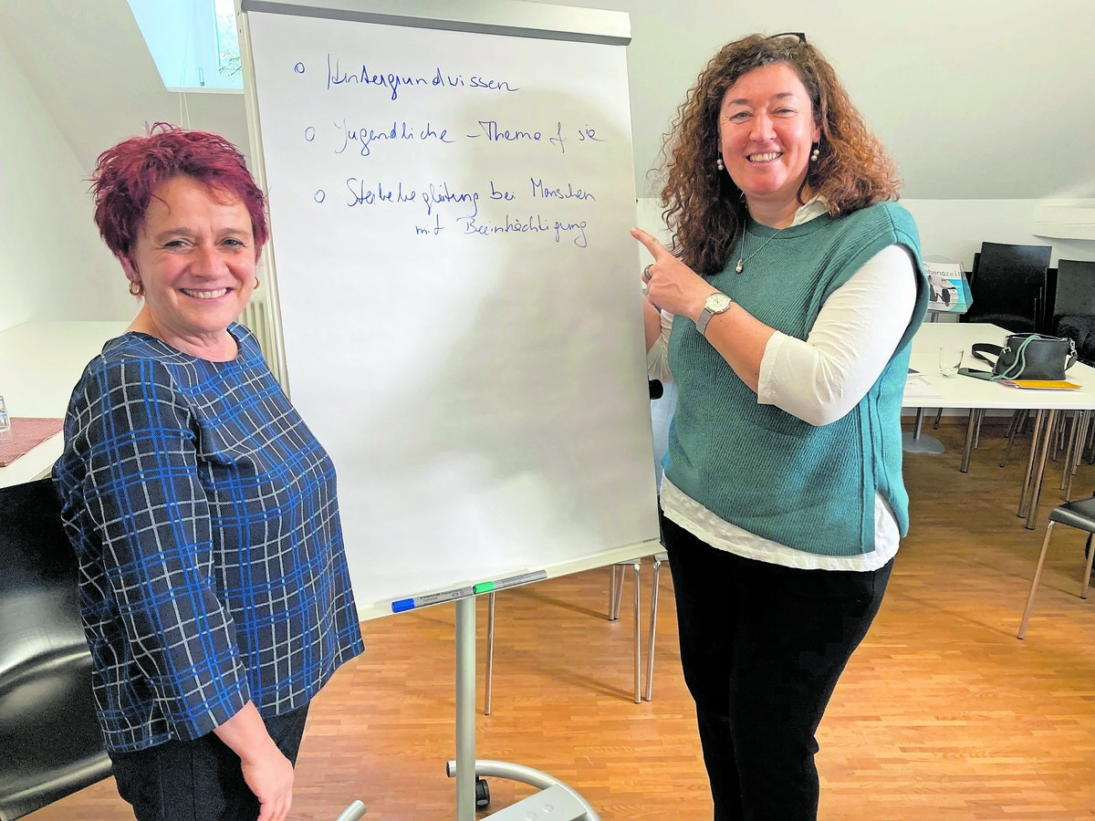 Referentinnen der „Letzte-Hilfe“ Kurse von Hospiz Vorarlberg: Irmtraud Heinzle und Barbara Geiger. Caritas