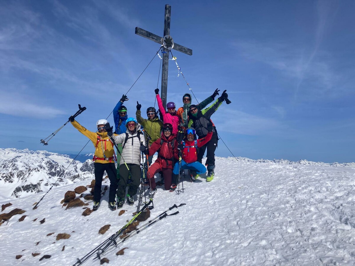 Teilnehmer auf dem Gipfel der Schneeglocke (3223 m).Naturfreunde