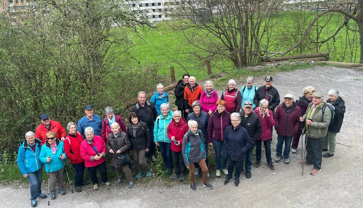Teilnehmer der Seniorenrunde Rankweil genossen ihre Frühlingswanderung.Seniorenrunde
