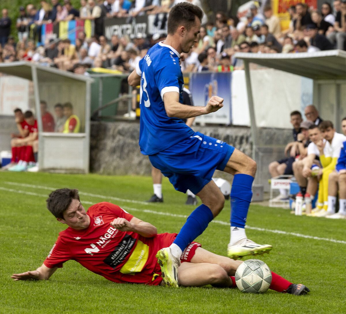 Über 1000 Zuseher sahen ein rassiges Derby auf der Gastra in Rankweil.pauli
