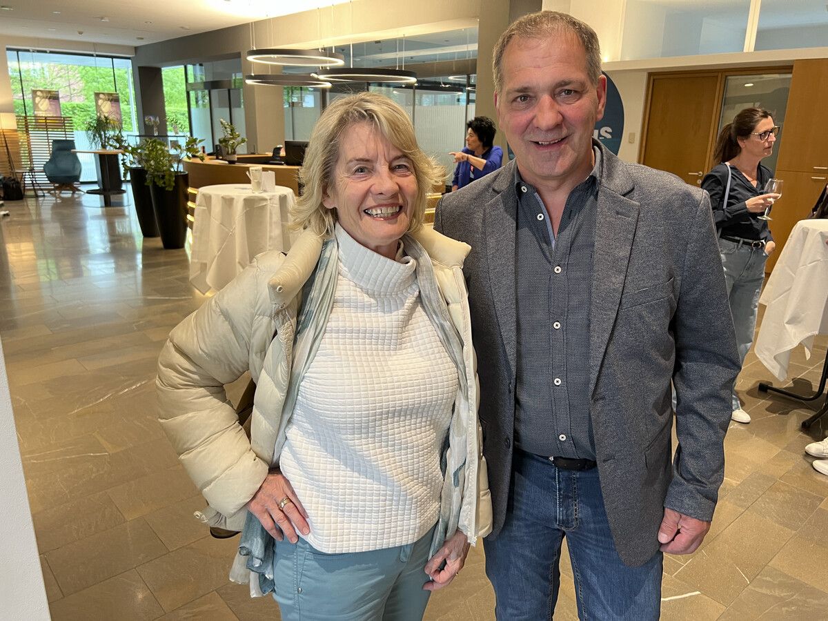 Ulrike Fenkart beim Fachsimpeln mit Robert Franz.
