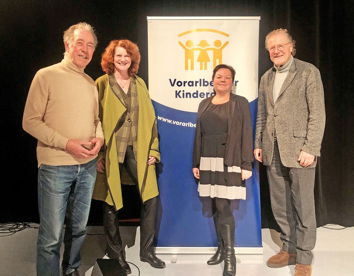 V. l.: Franz-Josef Köb, Alexandra Wucher, Jasmin Neumayer (Kinderdorf) und Referent Joachim Bauer.voki