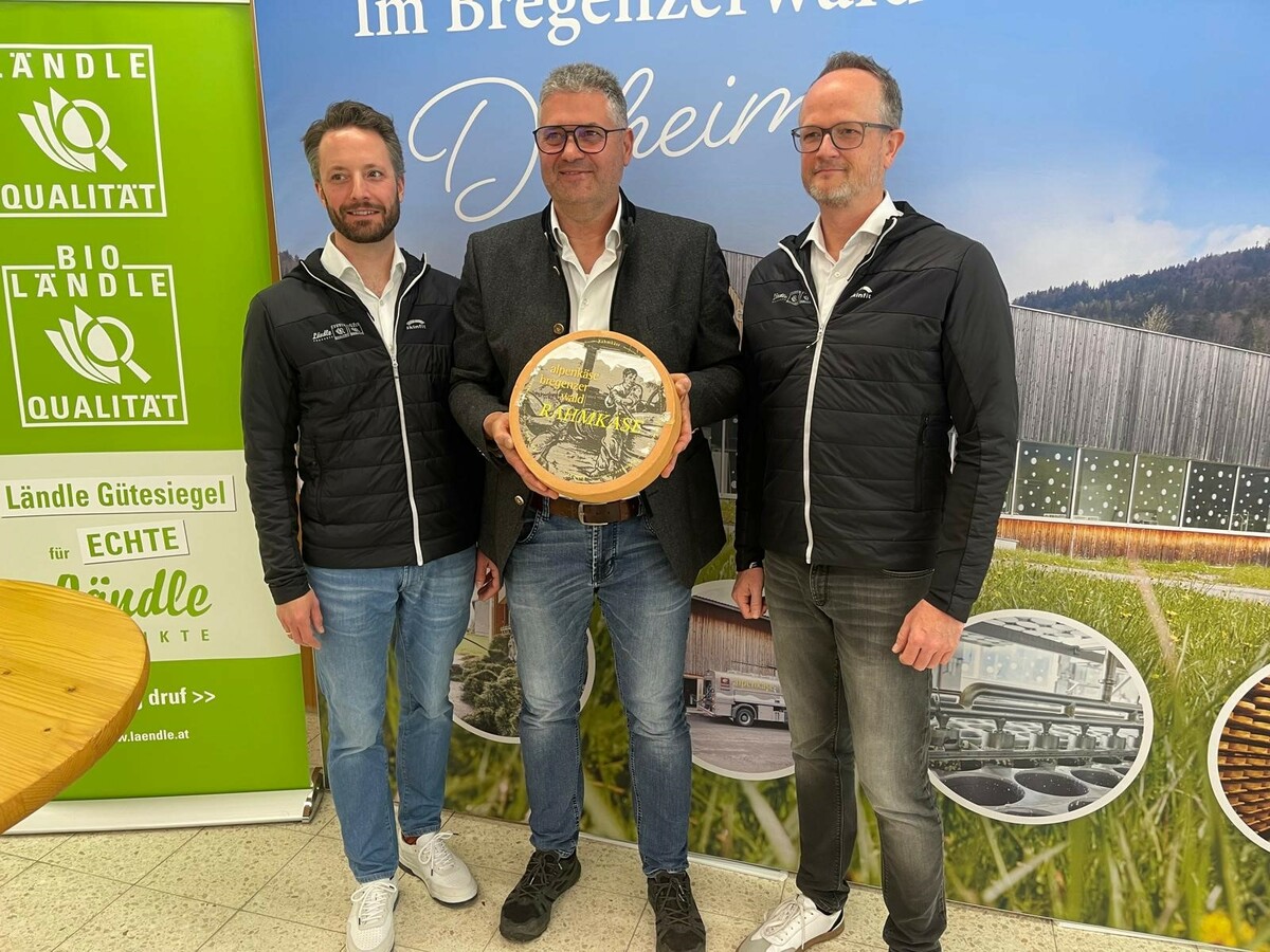 V. l.: Marketer Martin Wagner (Ländle Qualitätsprodukte ­Marketing), Hermann Metzler (GF Alpenkäse Bregenzerwald) und GF Marcel Strauß (LQM). VN/sca