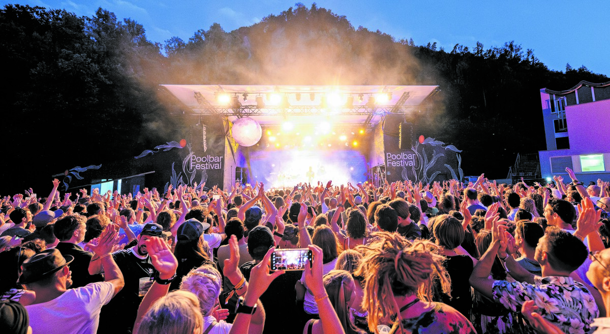 Von 4. Juli bis 11. August 2024 lockt das Poolbar-Festival Musik- und Kulturbegeisterte nach Feldkirch – VN-Abonnent:innen sparen samstags 20 Prozent.Eva Sutter